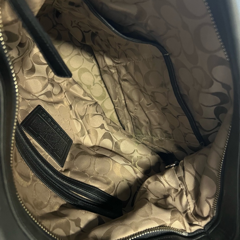 COACH Legacy Large Black Shoulder Bag. Excellent like new condition. - Picture 5 of 7